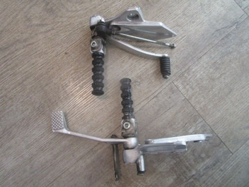 Beide fussrastenanlagen vorn - beide,